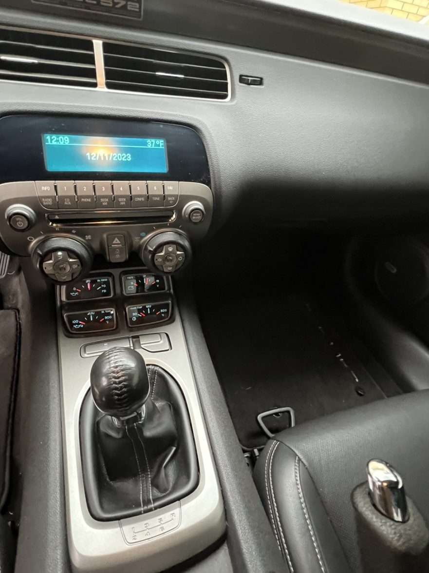 2011 Callaway Camaro SS SC572 - console/dash