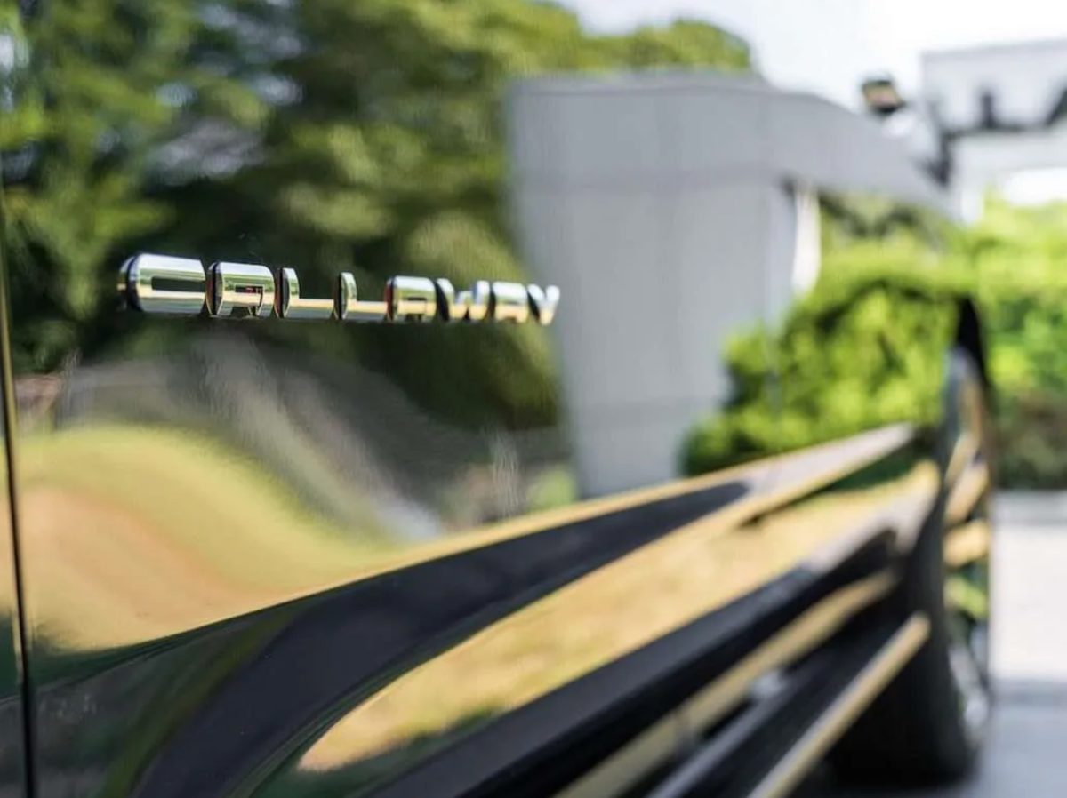 Chrome Exterior Callaway Badging