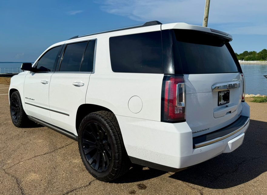 2019 Callaway Yukon SC560 - rear 3/4 view