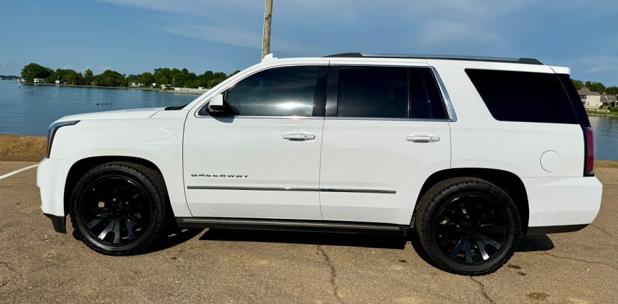 2019 Callaway Yukon SC560 - side view