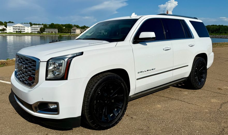 2019 Callaway Yukon SC560 - front 3/4 view